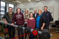 HTL-Schueler bauen vertikalverteilendes Foerderband (c) Robert Bosch AG Karisch .jpg