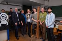 HTL-Schueler bauen m Ski-Pruefstand (c) Robert Bosch AG Karisch .jpg