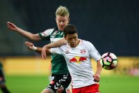 Hee Chan Hwang (RBS) und Thomas Reifeltshammer (Ried) (c) GEPA pictures Felix Roittner
