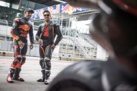 MotoGP AUT Marcel Hirscher Johann Zarco Pitlane © Philip Platzer Red Bull Content Pool Kopie.jpg