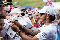 F1 GP AUT 2019 Autogramme Hamilton (c) GEPA Pictures RedBull Content Pool